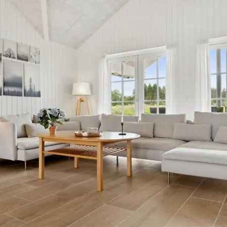 Bryngeir - 750m From The Sea In Djursland And Mols By Interhome